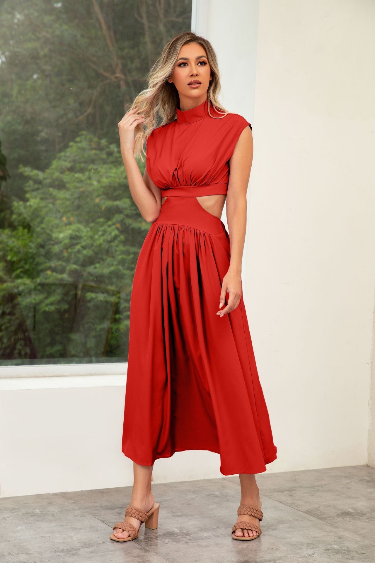 Maxi Jurk met Opstaande Kraag en Cut-Out Details voor Dames