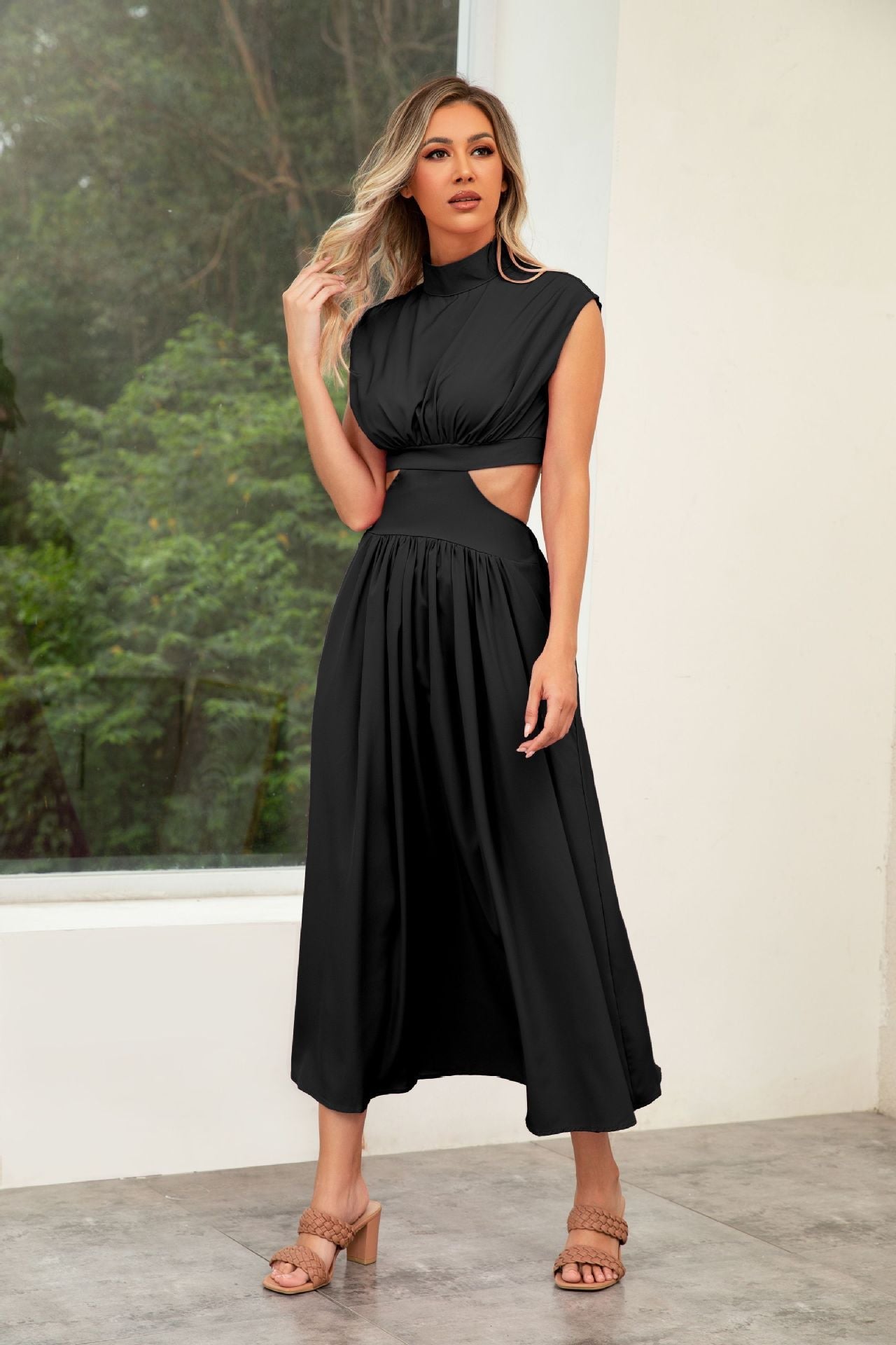 Maxi Jurk met Opstaande Kraag en Cut-Out Details voor Dames