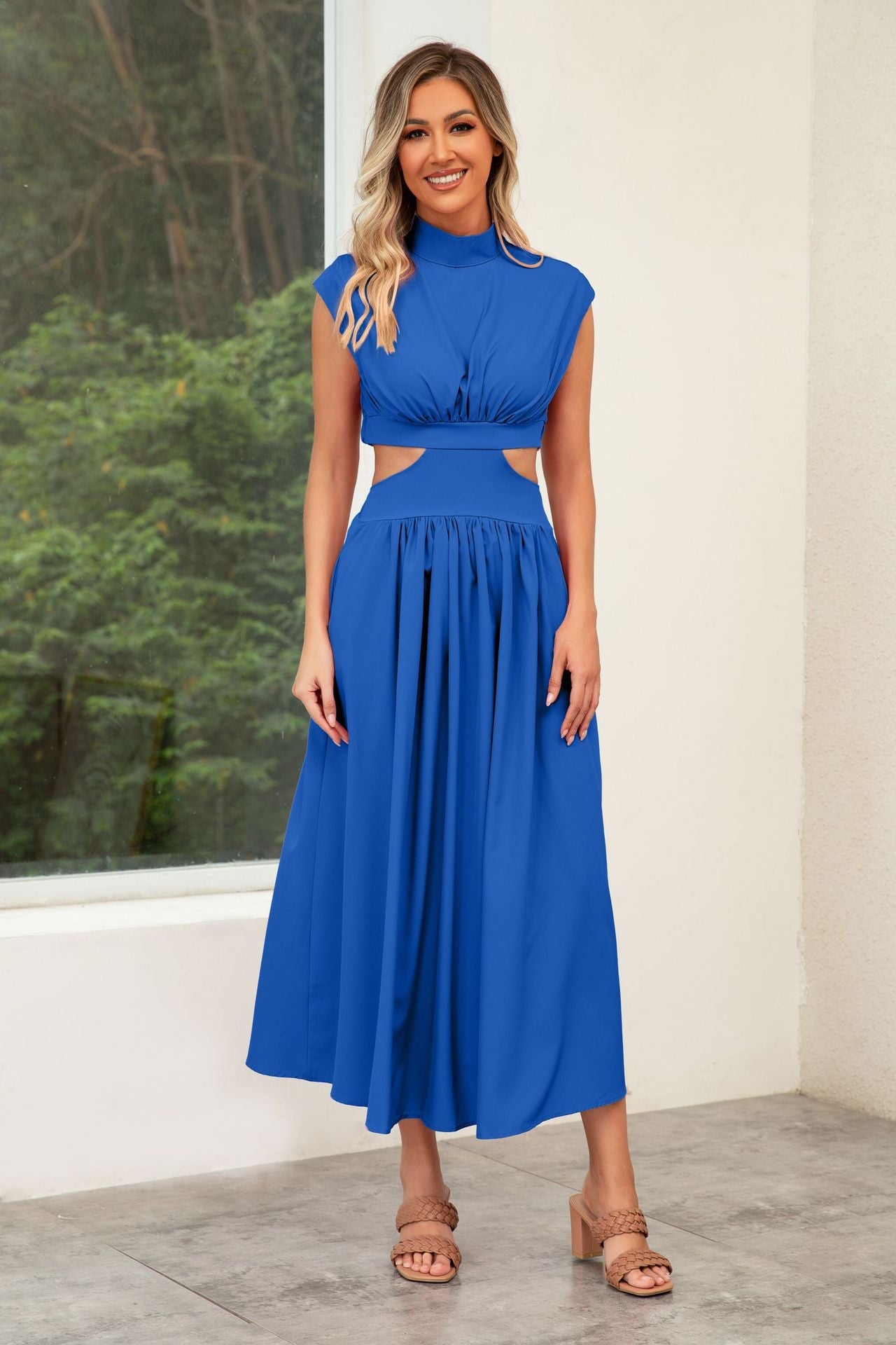 Maxi Jurk met Opstaande Kraag en Cut-Out Details voor Dames