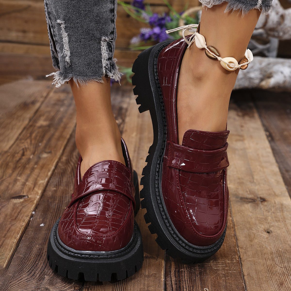 Crocodile Loafers met Lug Sole voor Dames - Bourgondië