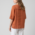 Zomer Top met V-hals — back view (Oranje)