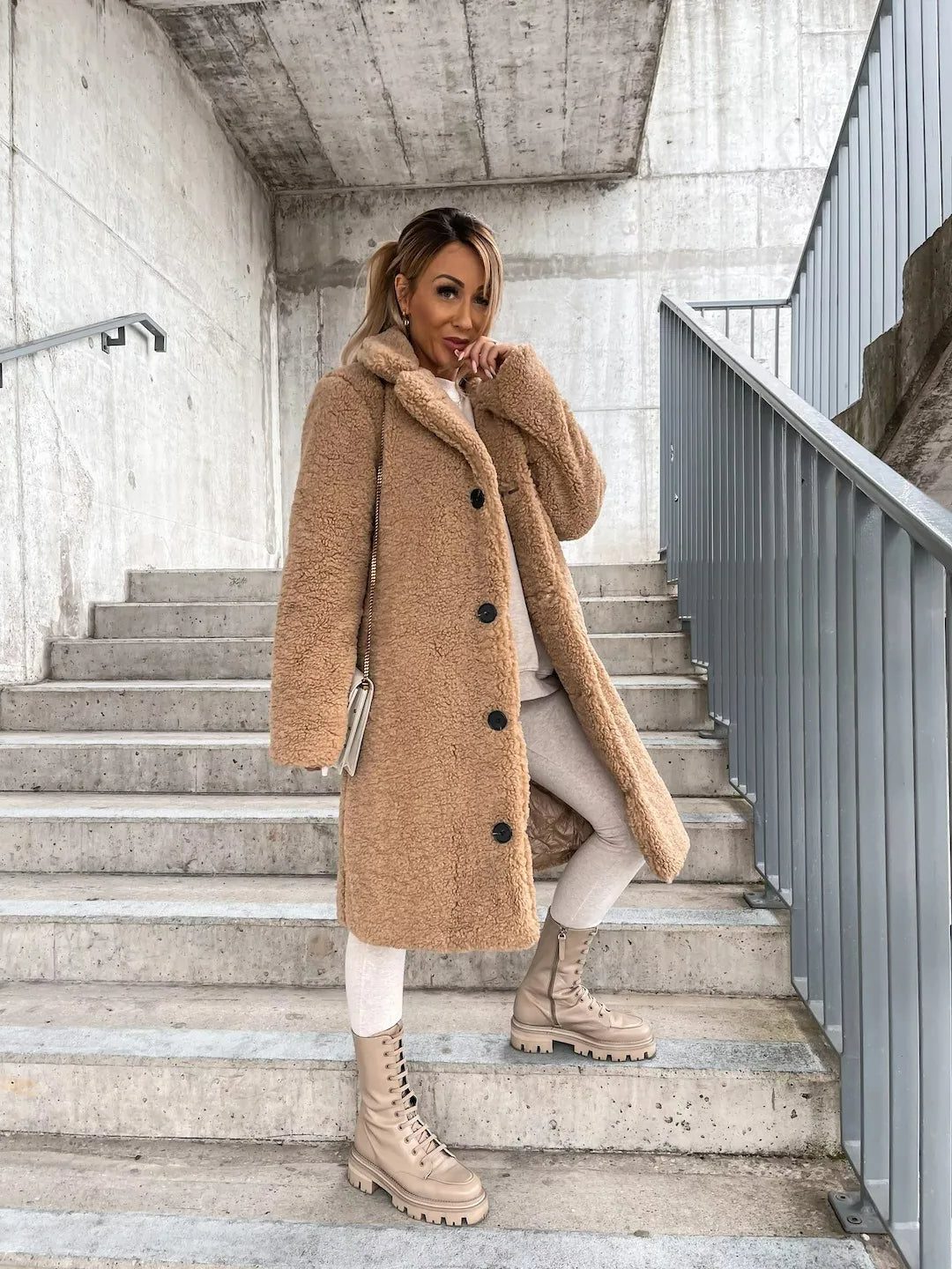 Lange Teddy Trenchcoat met Knoopsluiting voor Dames - Beige