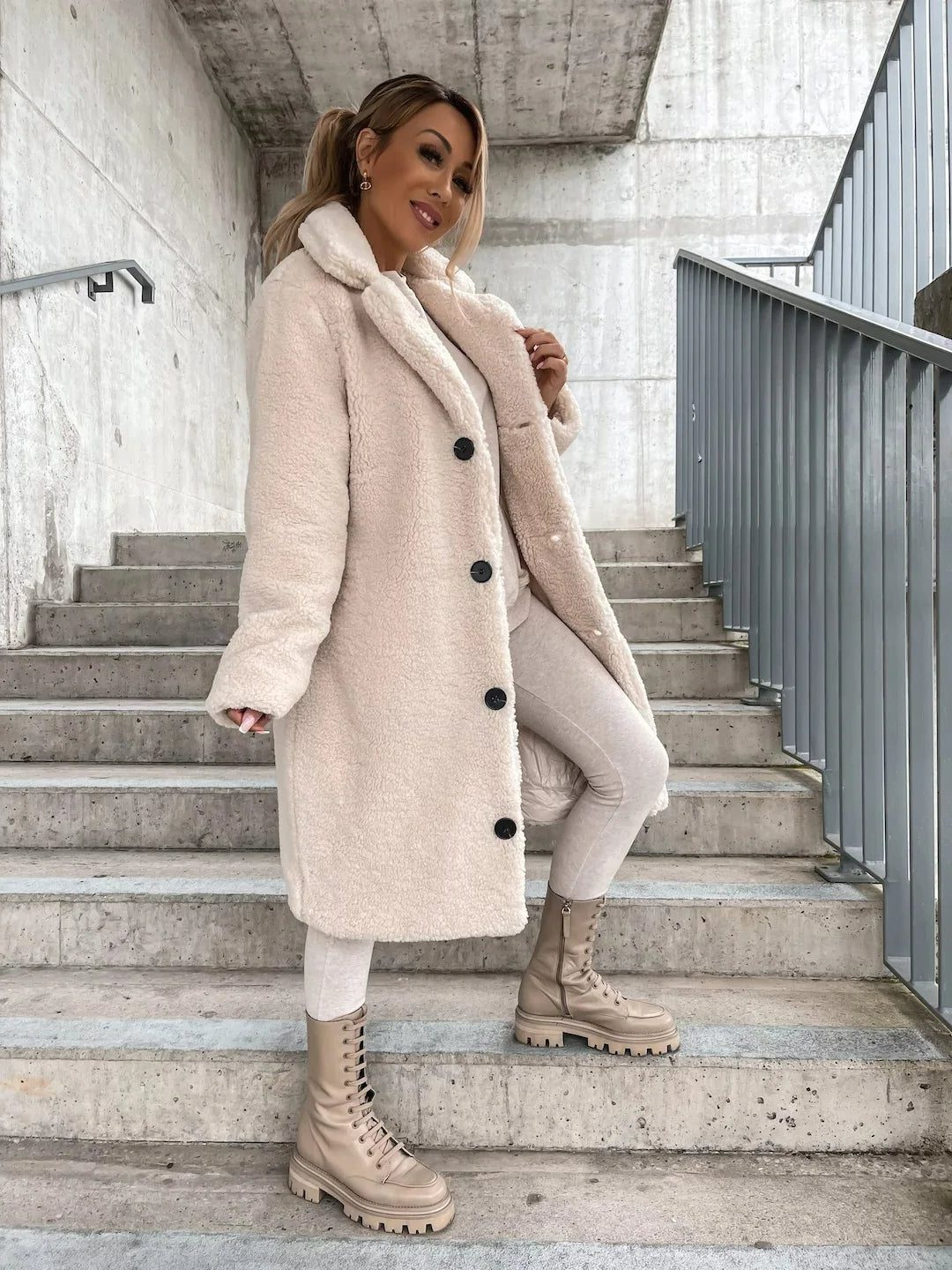 Lange Teddy Trenchcoat met Knoopsluiting voor Dames - Creme