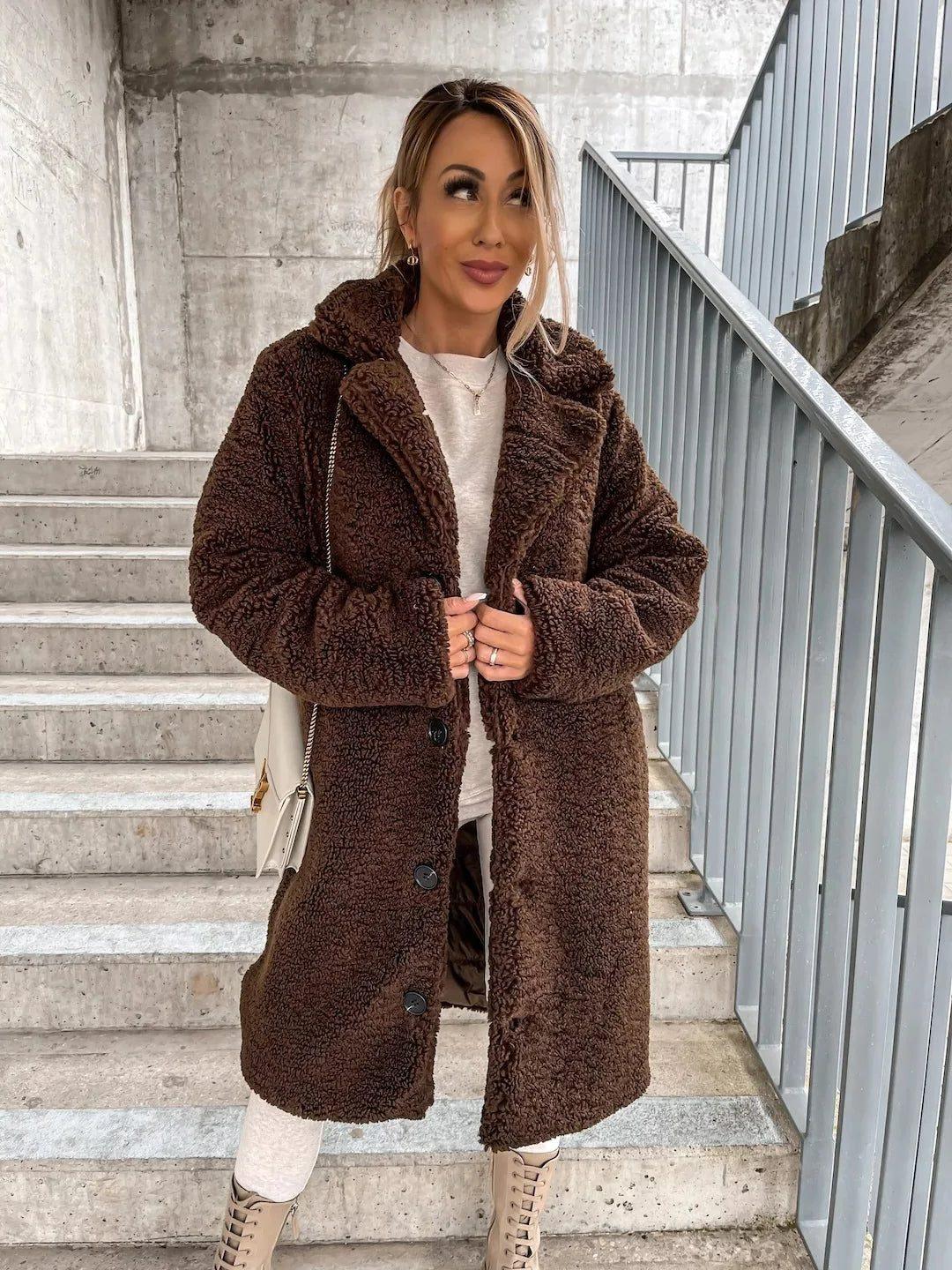 Lange Teddy Trenchcoat met Knoopsluiting voor Dames - Hellbraun