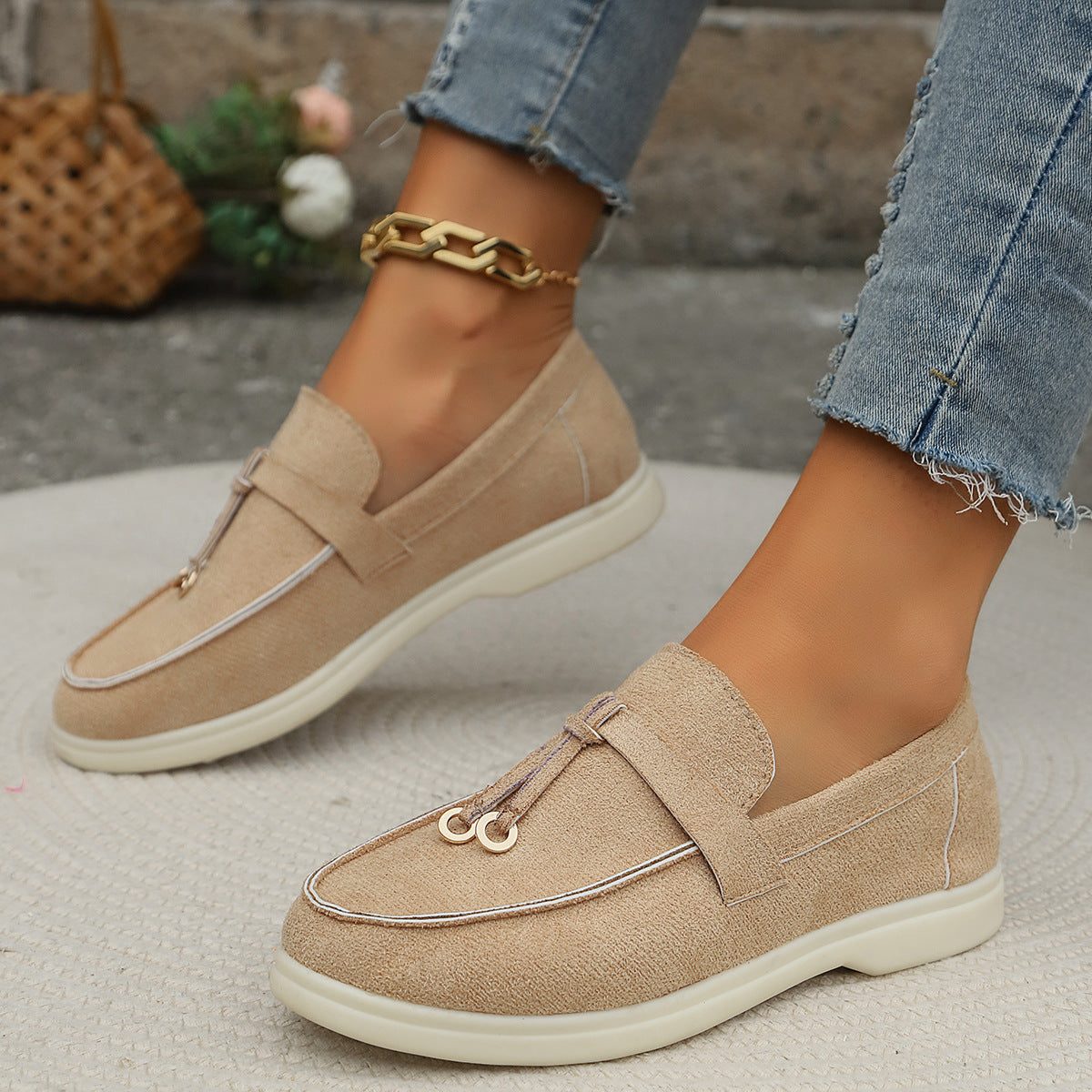 Suède Loafers met Goudkleurige Details voor Dames - View 3